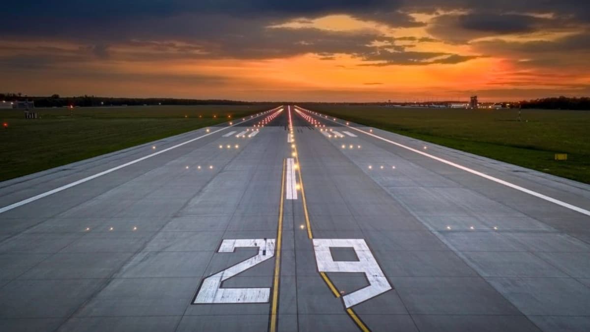 صورة تعبيرية لمدرج أحد المطارات 