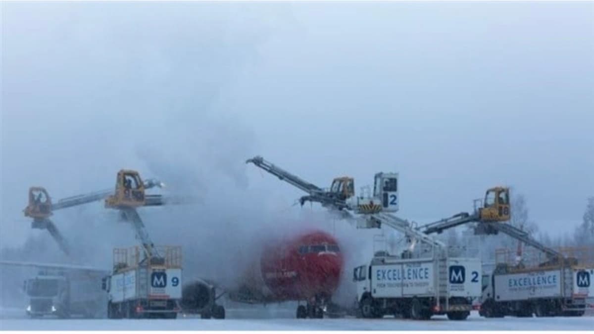 إزالة الجليد عن الطائرات