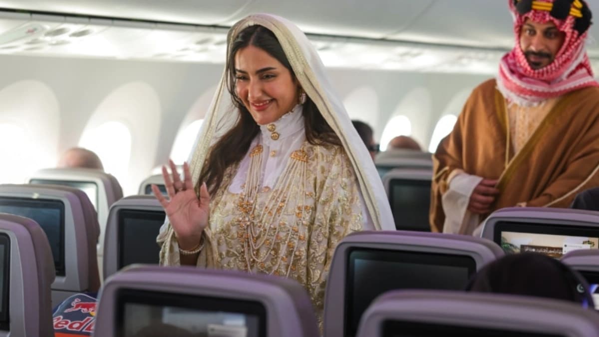 صورة إرشيفية من احتفالات الخطوط السعودية بذكرى يوم التأسيس العام الماضي 