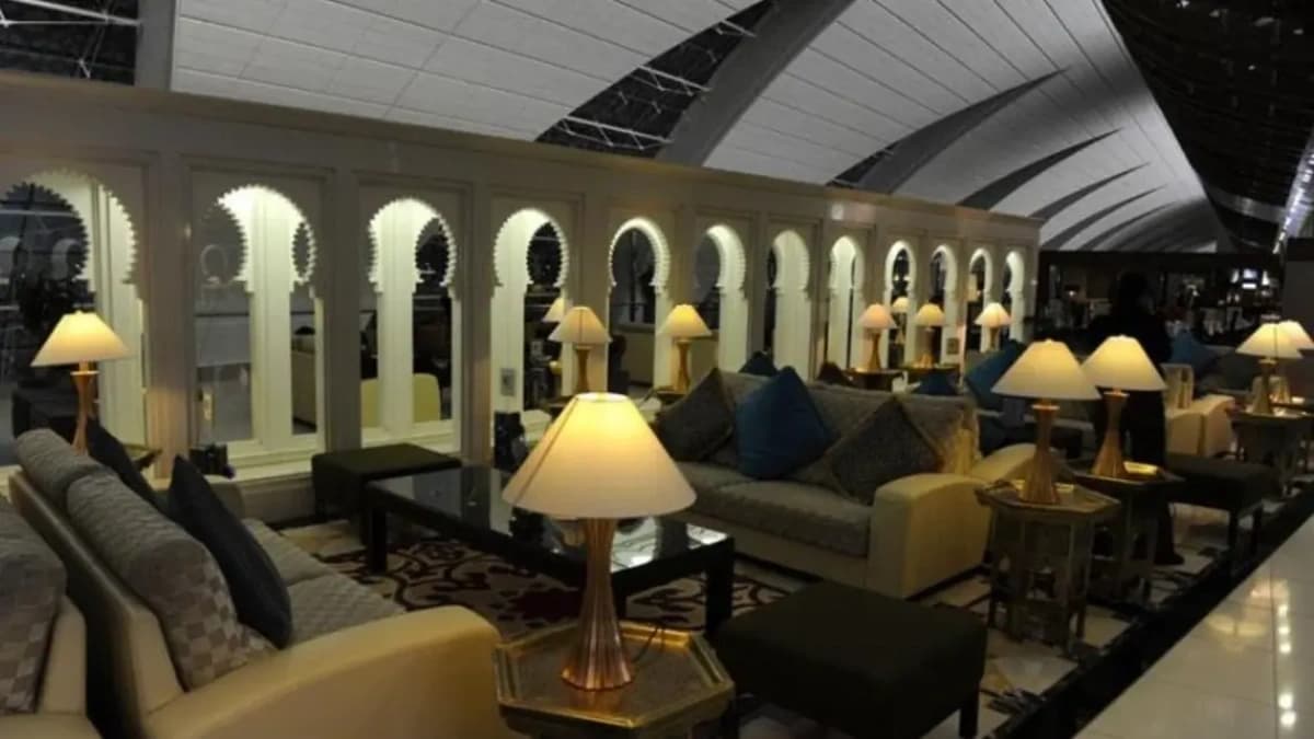 (نادي النخبة) صالات الولاء في المطارات.. رفاهية أم فخ ذكي للتحكم بعقل المسافر؟