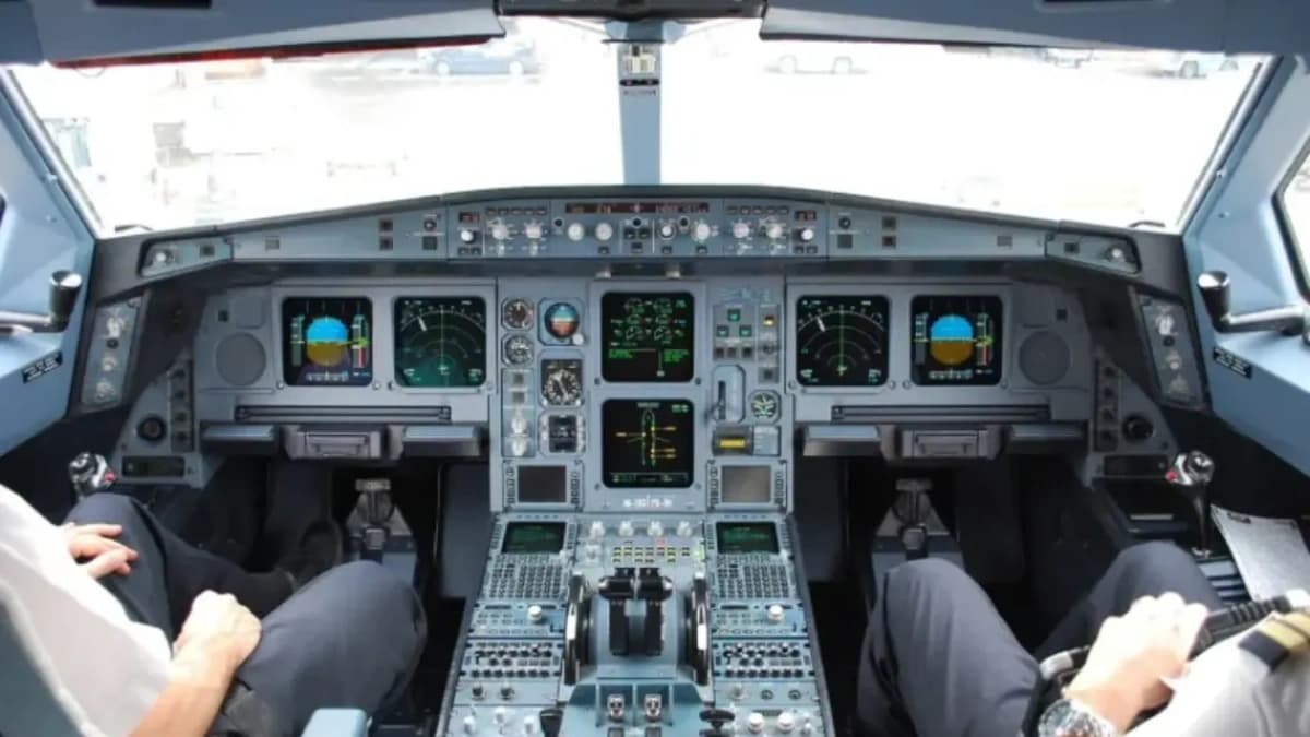 صلاحيات القبطان أثناء الطيران وفق الاتفاقيات الدولية مثل اتفاقية طوكيو