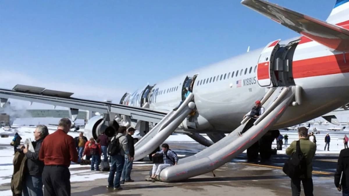 اختبار الإخلاء المظلم في الطائرات.. 90 ثانية تفصل بين الحياة والموت!!