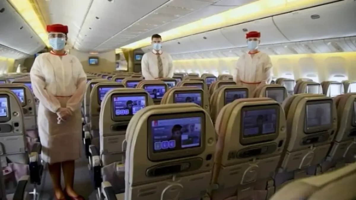 لوجستيات الغذاء العملاقة: كيف تُطعم مطارات الخليج 200 ألف مسافر يوميًا في حرارة 50 درجة؟