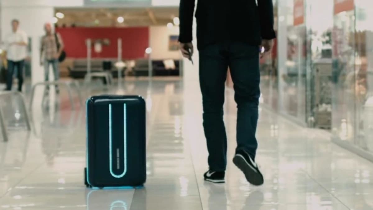 بصمة الحقيبة الذكية.. لماذا انتهى عصر فقدان الأمتعة في مطارات السعودية والشرق الأوسط؟