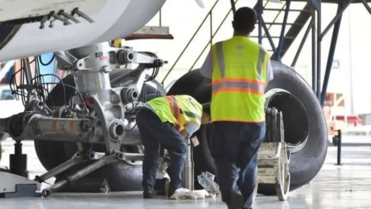 هناجر الصحراء.. كيف تُصان أضخم طائرات العالم في حرارة الخليج الحارقة؟