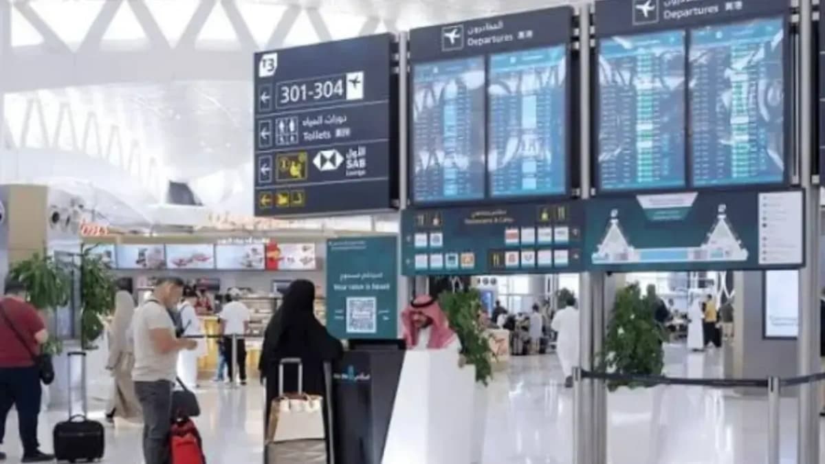 هل تعمل مطارات السعودية بانتظام اليوم؟ وزير النقل السعودي يكشف التفاصيل