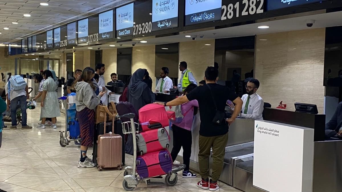 عاجل: تحديث مهم للمسافرين في المطارات السعودية – تحقق من حالة رحلتك
