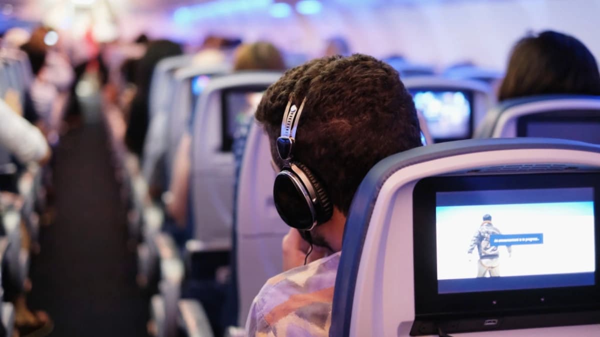 لا سفر بدون سماعات الرأس.. شركة طيران تطرد الركاب الذين لا يلتزمون بهذا الشرط