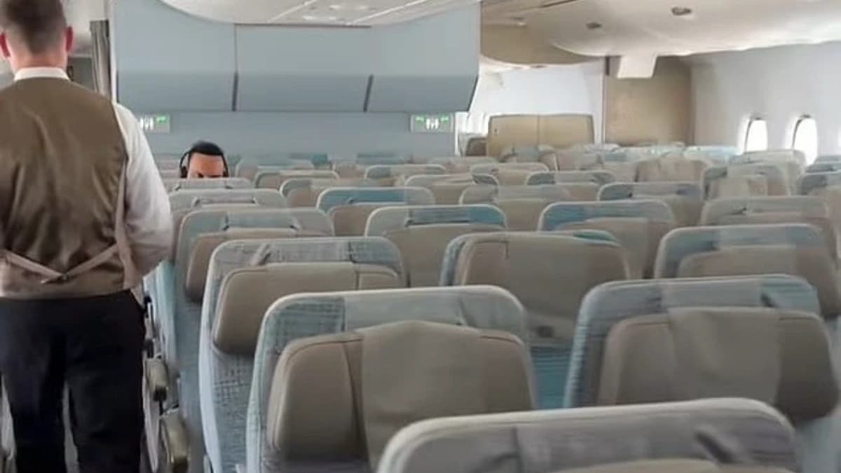 كأنها رحلات الأشباح.. شاهد كيف أصبحت الرحلات الجوية إلى دبي فارغة من المسافرين