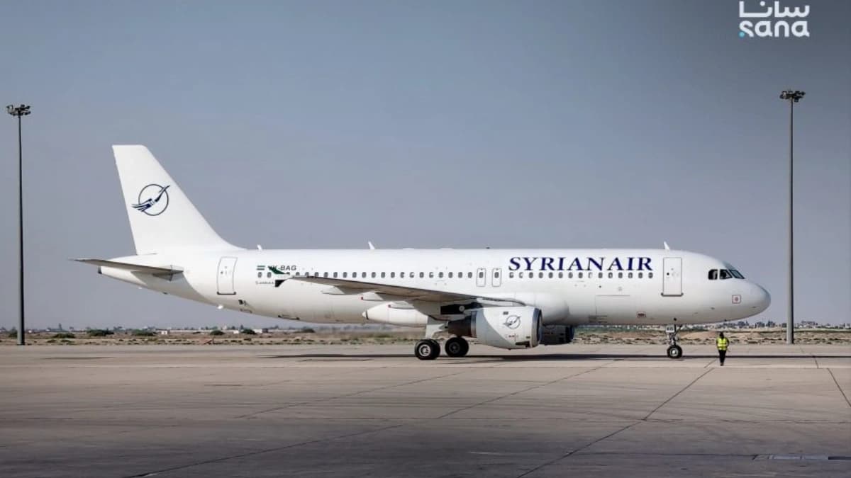 طائرة الخطوط الجوية السورية في مطار دمشق الدولي 