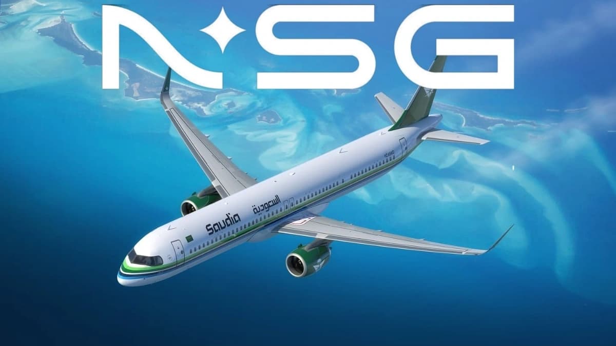 طائرة الخطوط السعودية مع شعار مجموعة نيو لخدمات الفضاء 