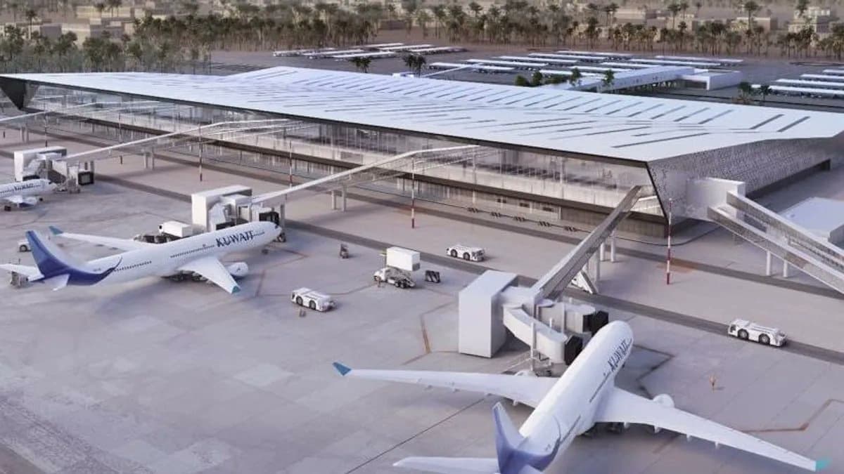 لقطة جوية لمطار الكويت ويظهر فيها طائرات متوقفة في ظل استمرار إغلاق مطار الكويت 