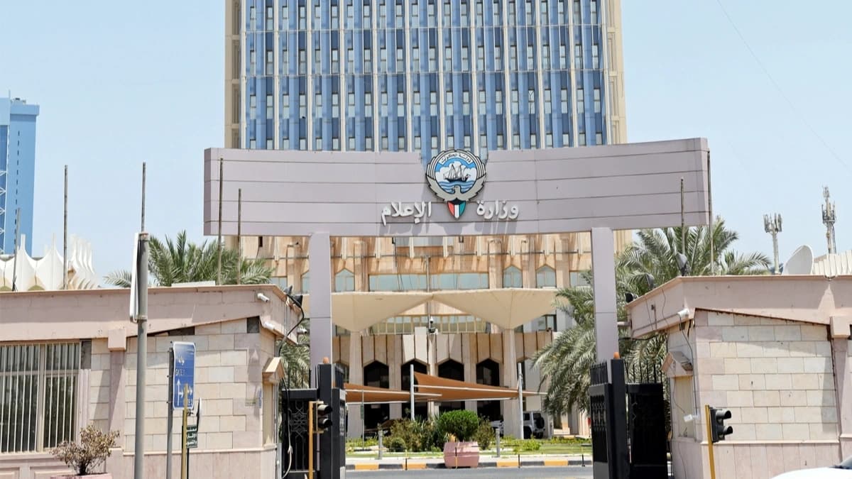 أبرزها تشغيل رحلات طيران الجزيرة من مطار الكويت.. شائعات مضللة تقود 7 وسائل إعلامية إلى فخ العقوبات