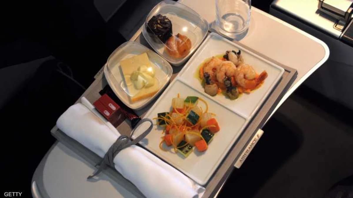 وجبة طعام طاقم إحدى الطائرات التجارية 