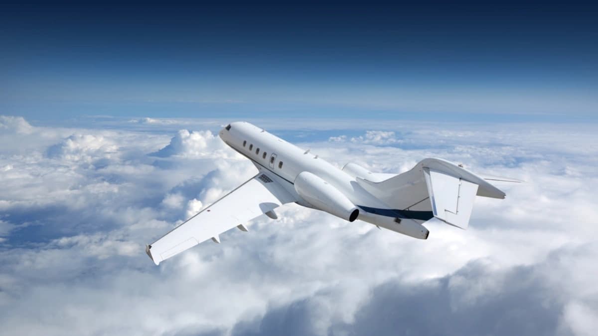 لماذا كلما ارتفعت الطائرة إلى الأعلى تكون أكثر سرعة وأمانًا؟ 5 أسباب يجهلها الكثير