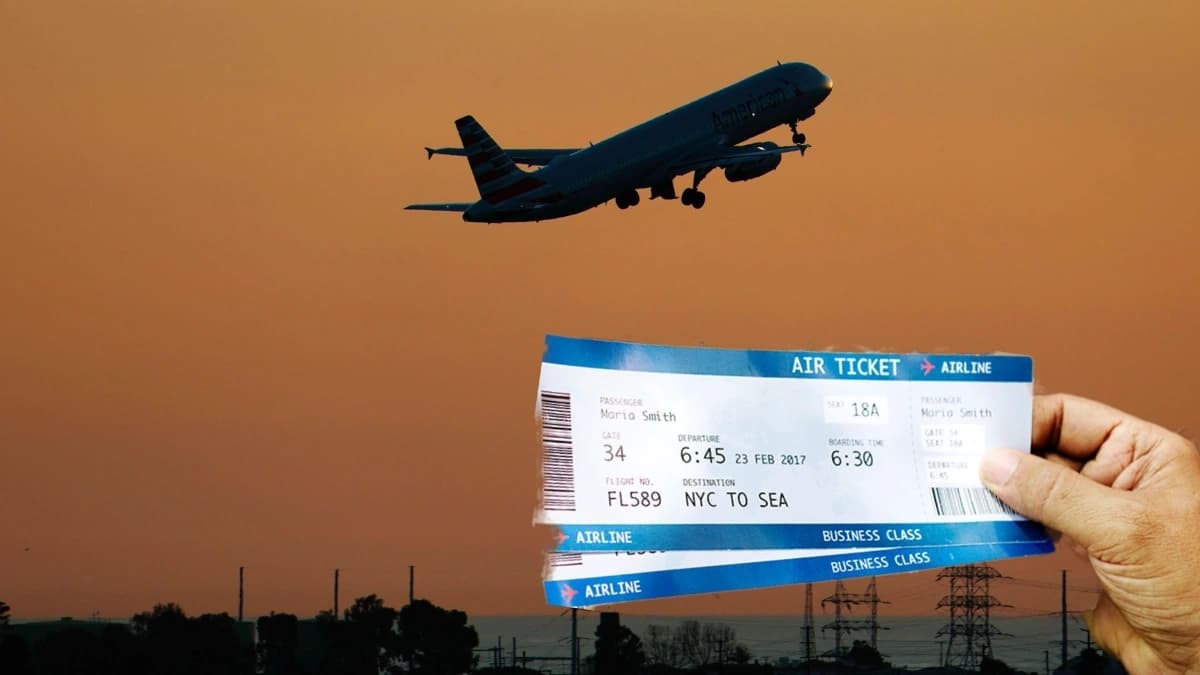 صورة تعبيرية عن أسعار تذاكر الطيران - طائرة من نوع إيرباص A321 تابعة لشركة أمريكان إيرلاينز أثناء الإقلاع