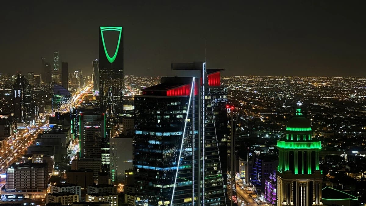 بينها مصر.. السعودية تطلق تأشيرة جديدة لمواطني 7 دول وتسمح لهم بالطيران إليها دون عراقيل