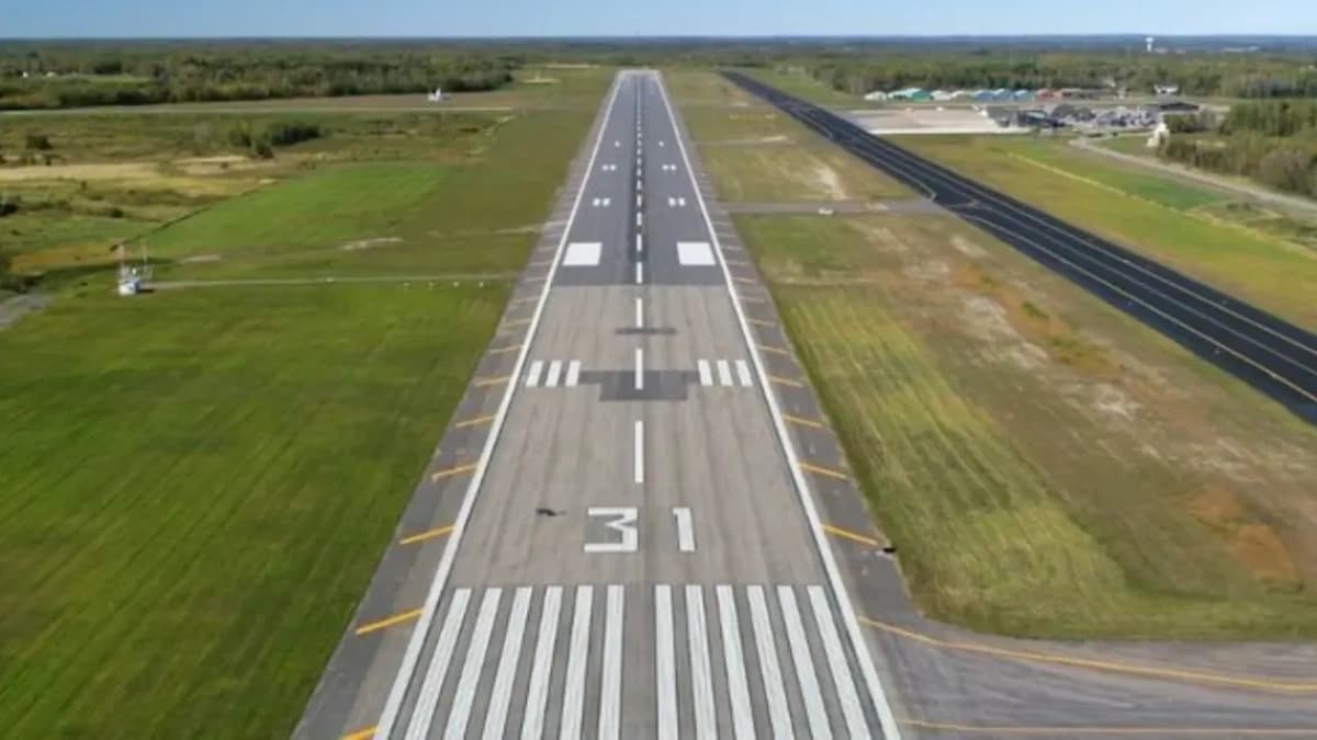 صورة تعبيرية من موقع عالم الطيران.. أسرار ألوان مدارج المطارات