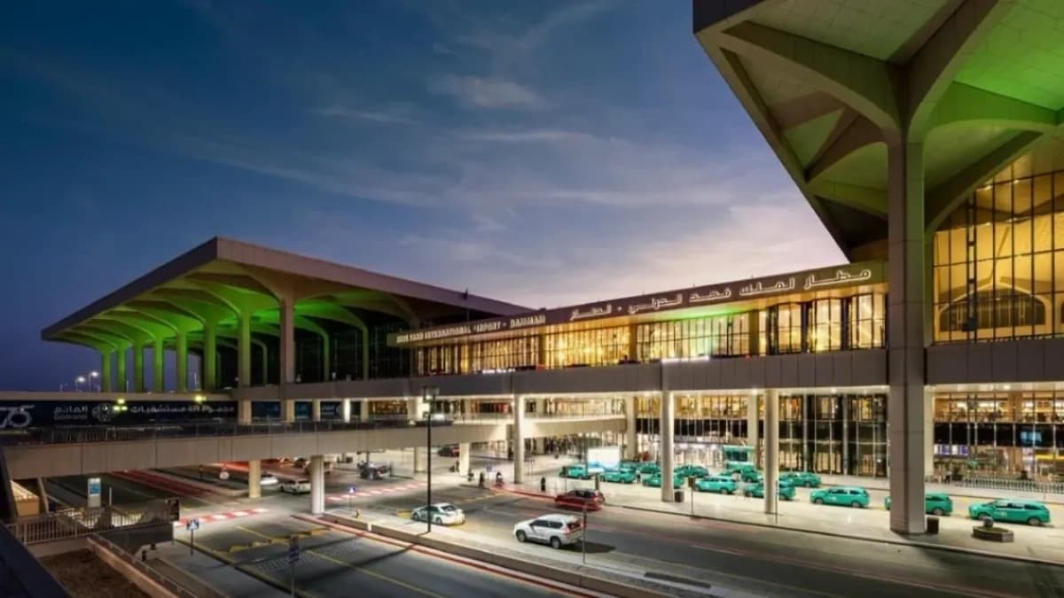 صورة إرشيفية.. الصالة الخارجية لمطار الملك فهد الدولي بالدمام