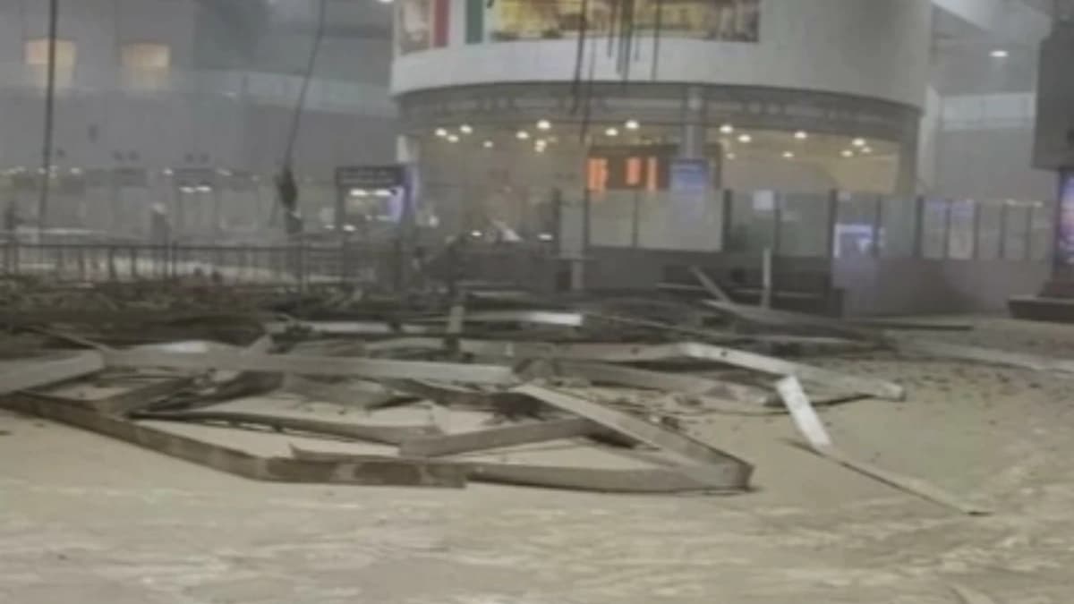 عاجل | طائرة مسيّرة تستهدف مطار الكويت الدولي وإصابات طفيفة بين العاملين