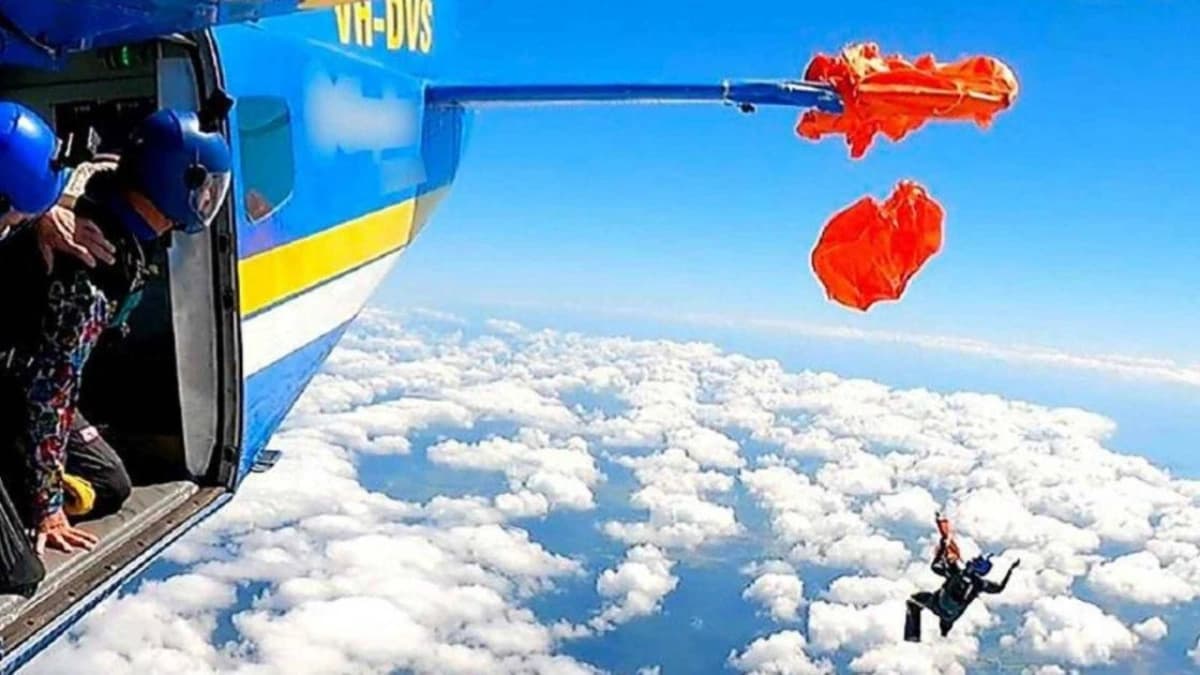 لحظات مرعبة عاشها قافز مظلي بعد أن علق بذيل الطائرة أثناء القفز من على ارتفاع 15000 قدم