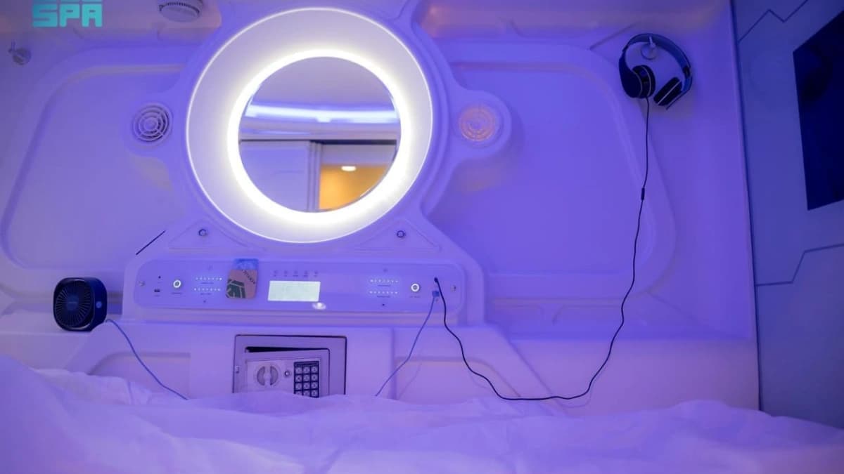 كبسولات النوم في مطار الملك خالد الدولي في الرياض