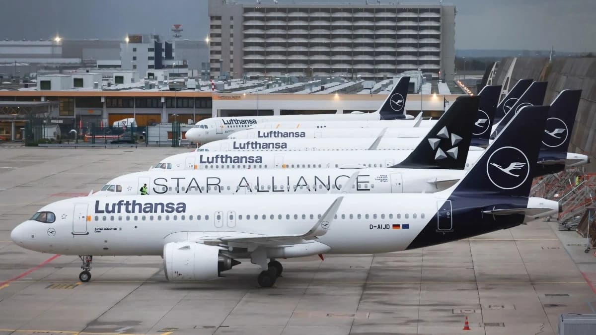 طائرات شركة لوفتهانزا متوقفة في أحد المطارات الأوروبية بسبب نقص وقود الطائرات
