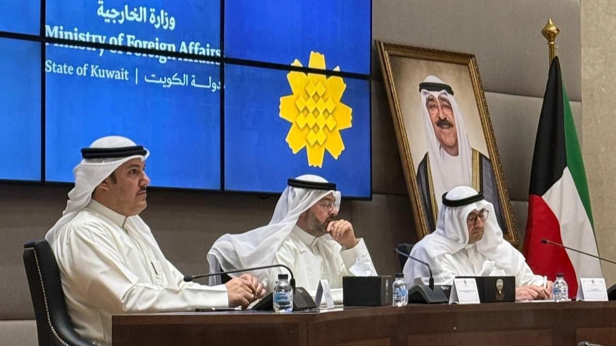 جانب من الاجتماع الذي شاركت فيه هيئة الطيران لمناقشة أوضاع الطيران ومطار الكويت