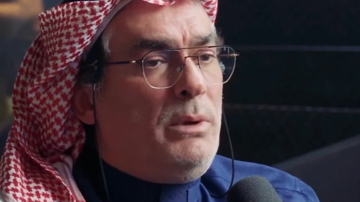 صورة طيار الخطوط السعودية المتقاعد الكابتن طلال النجيمان - الصورة من بودكاست بترولي