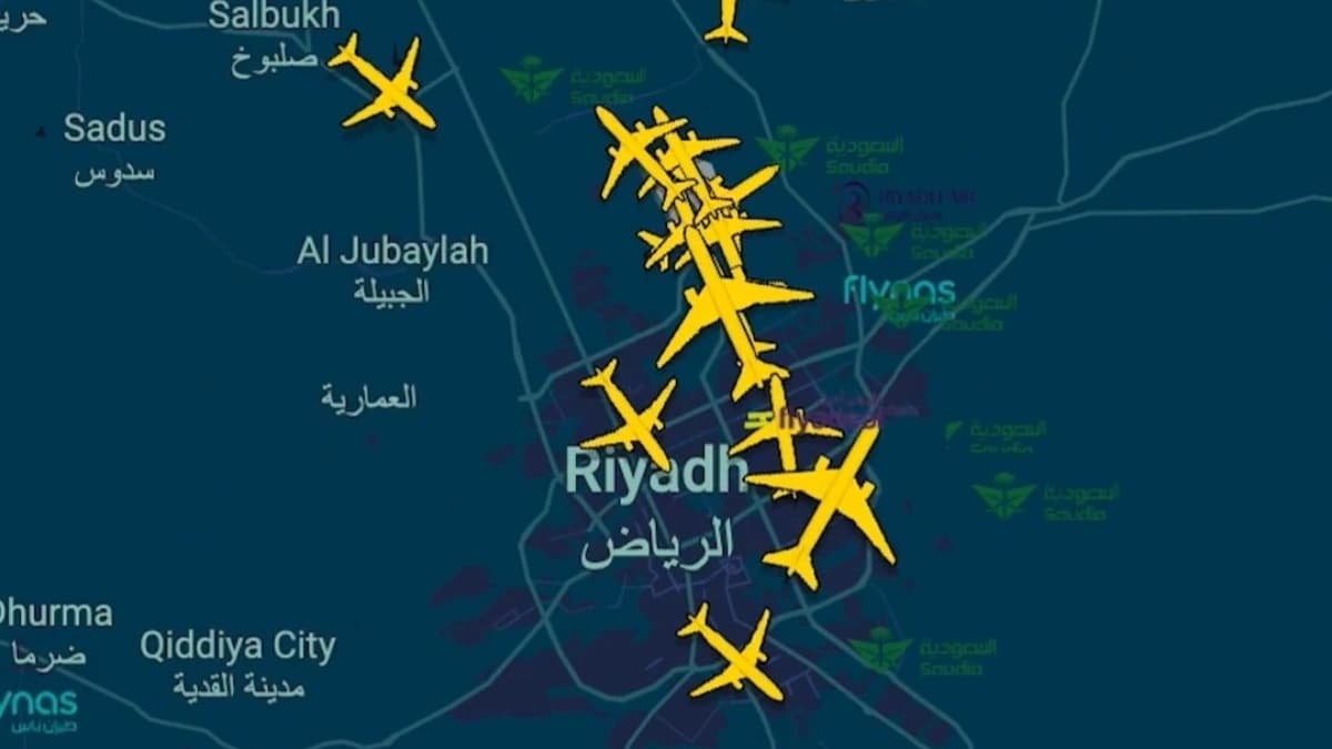 وفقًا لموقع Flightradar24 فإن الحركة الجوية في مطار الرياض طبيعية وتعمل بشكل منتظم