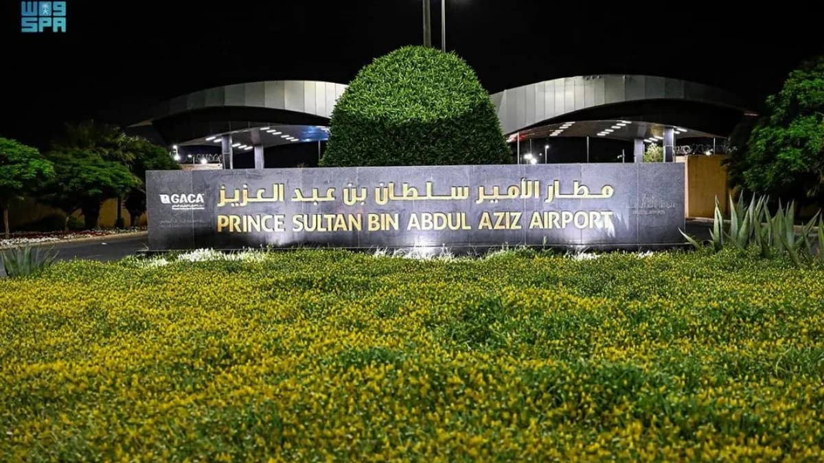 يُعد مطار تبوك من المطار السعودية الدولية، وقد تصدر إسمه اليوم في وسائل الإعلام العربية والدولية بعد أن استقبل طائرة فلاي دبي